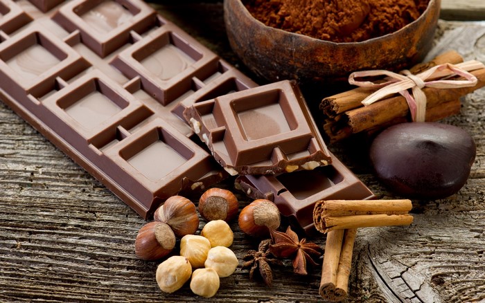 Chocolate bar with hazelnuts, cinnamon, and cocoa powder