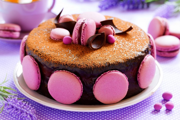 Chocolate cake with pink macarons and lavender