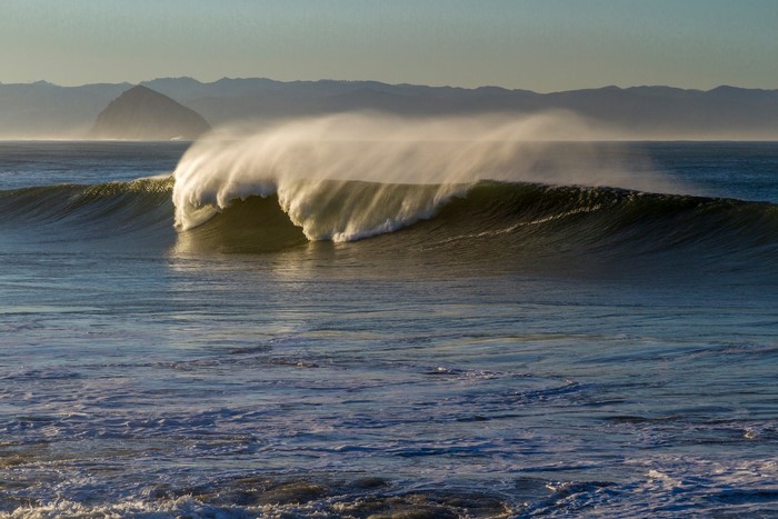 Ocean wave breaking with spray in the air