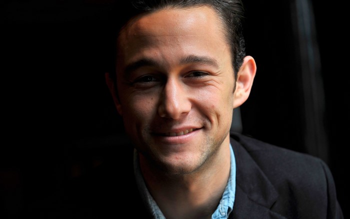 Joseph Gordon-Levitt smiling