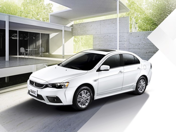 White 2014 Mitsubishi Lancer Fortis TW-spec