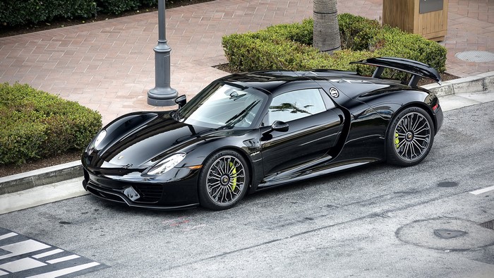 Black 2015 Porsche 918 Spyder