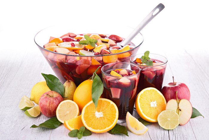 Sangria with Fruits and Mint
