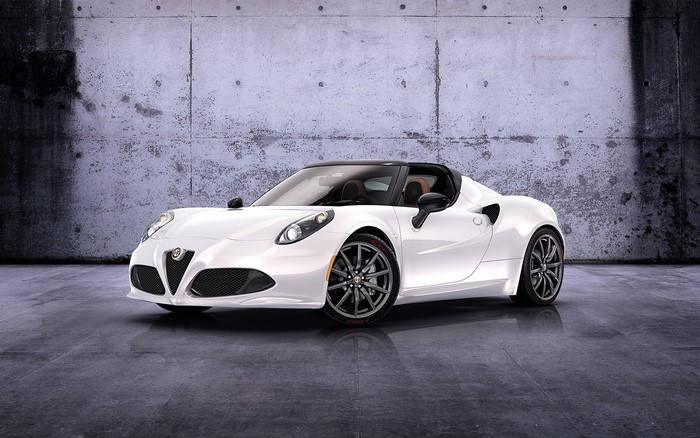 White Alfa Romeo 4C Spider Cabriolet