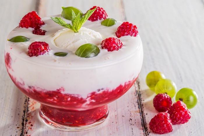 Ice cream with raspberries and gooseberries