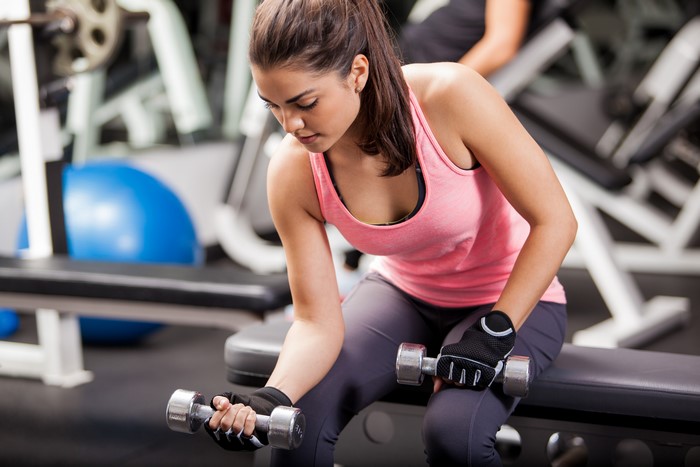 Woman doing bicep curls with dumbbells