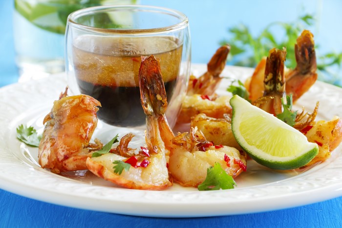 Fried Shrimp with Aioli Sauce and Lime