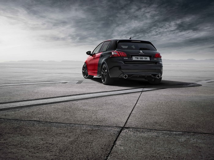 2015 Peugeot 308 GTi from behind