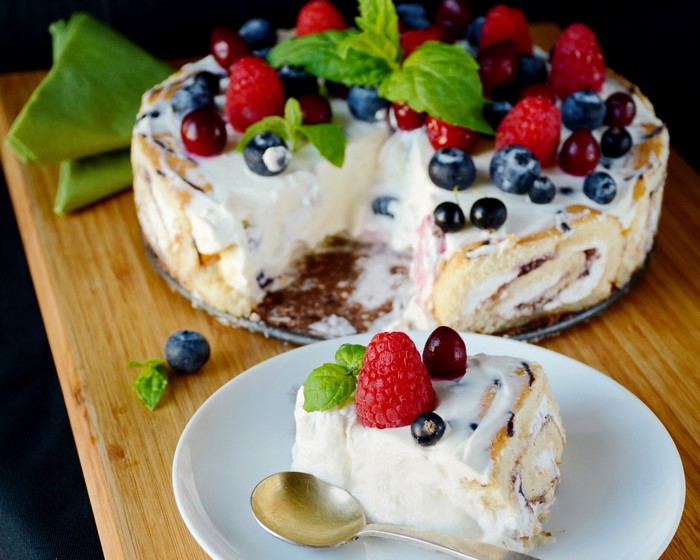 Ice cream cake roll with berries and mint