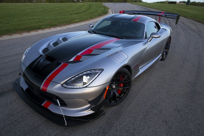 2016 Dodge Viper ACR with racing stripes