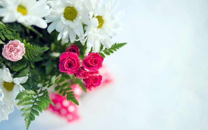 Bouquet of Roses and Daisies with Ferns