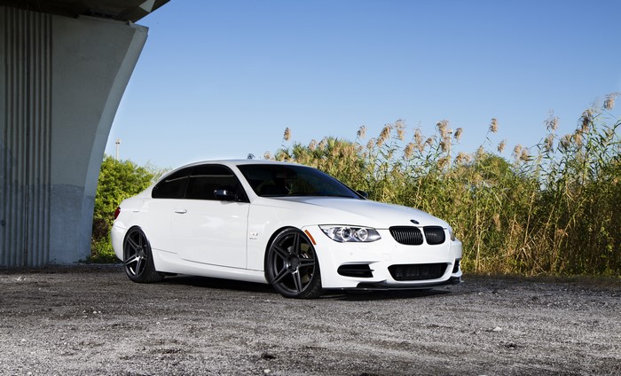 White BMW E92 335i Coupe