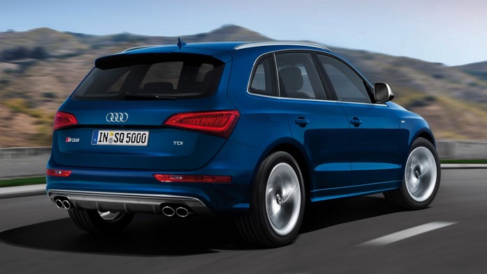 Audi SQ5 TDI back view motion