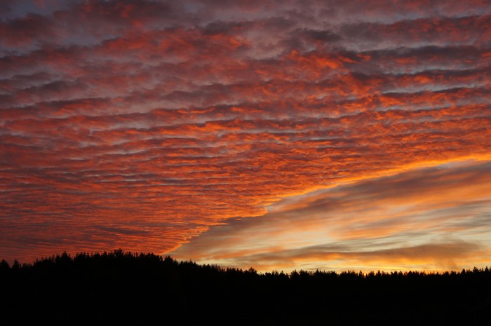 4K Sky with Sunrises and Sunsets Clouds