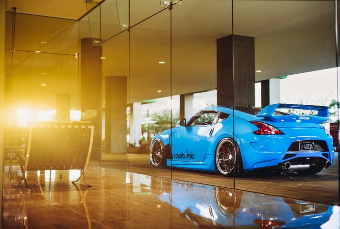 4K Blue Nissan 370z