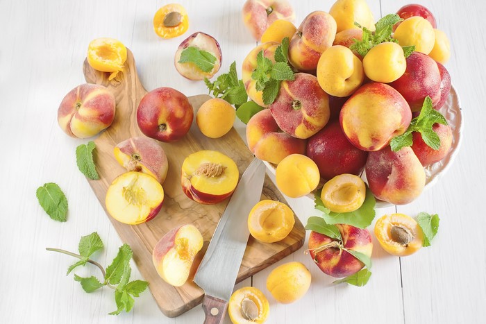4K Peaches and Apricots with Mint