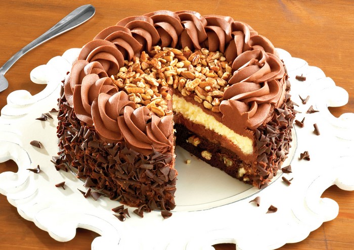 Chocolate cake with nuts and frosting