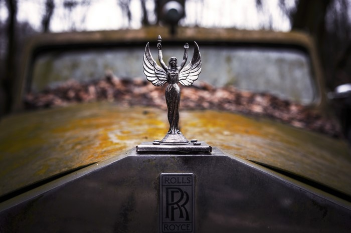 Rolls-Royce Retro Emblem Close-Up 4K