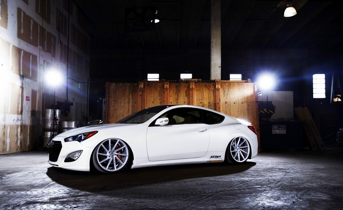 White Hyundai Genesis 3.8 Coupe