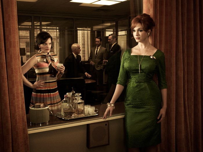 Mad Men: Joan Harris and Peggy Olson in office