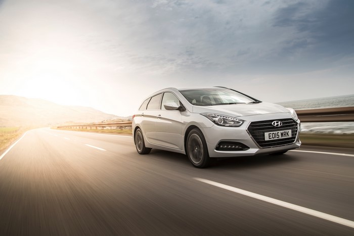 4K 2015 Hyundai i40 Wagon on a Road
