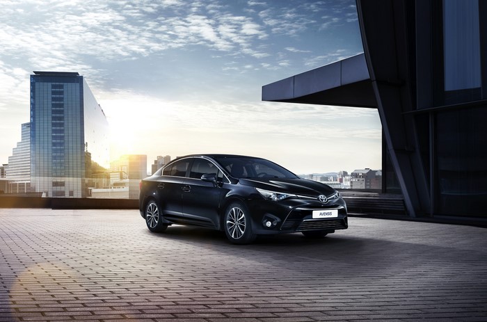 Black 2015 Toyota Avensis Sedan