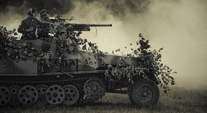4K SdKfz 251 APC with Soldiers