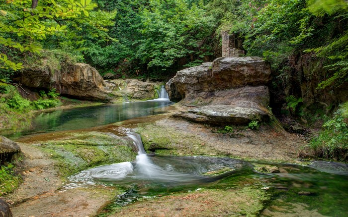 4K Fontaine des Amour Waterfalls in France