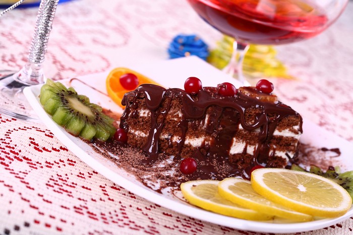 Chocolate cake with fruit and wine