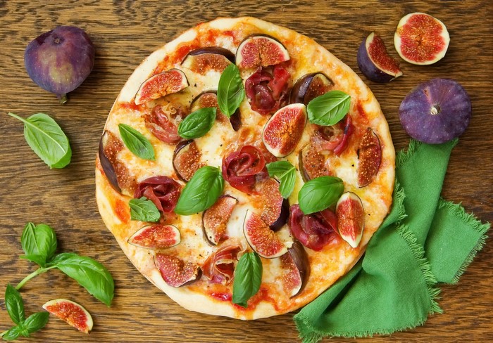 Pizza with figs, prosciutto, and basil