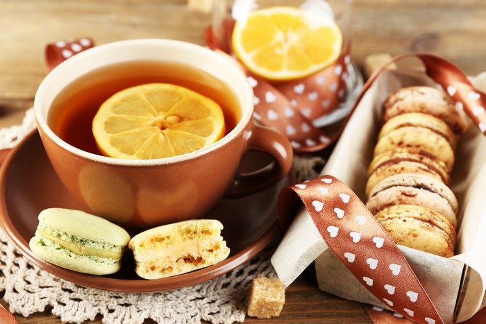 Tea with lemon and macarons