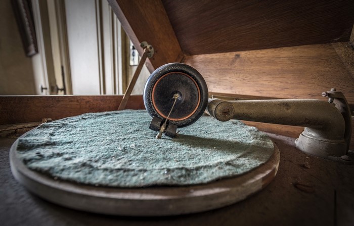 Close-up of an antique gramophone turntable