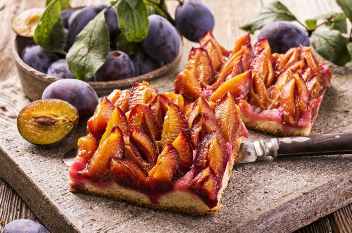 Plum pie slices with fresh plums