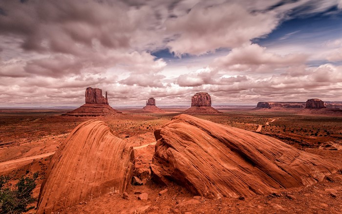 Monument Valley, USA, with dramatic clouds