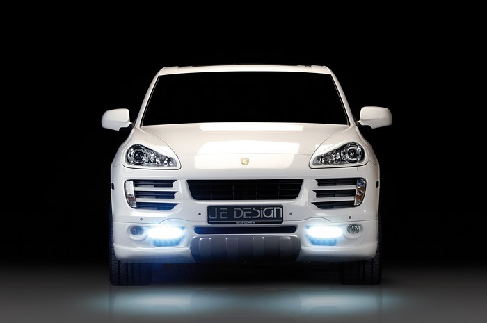 White 2008 JE DESIGN Cayenne GTS 957 Front View