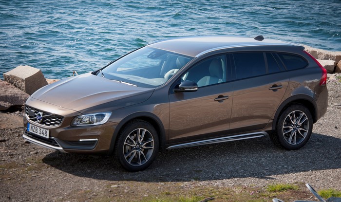 2015 Volvo V60 Cross Country by the Sea