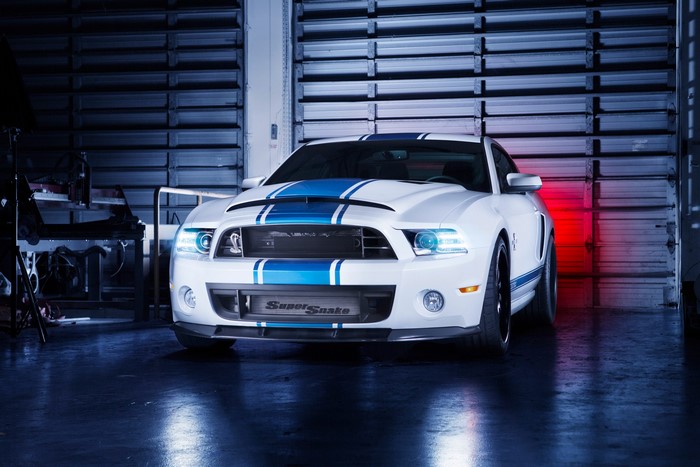 White Ford Mustang Shelby GT500 Super Snake