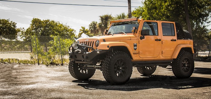 4K Offroad 4x4 Jeep Wrangler Sahara with Big Rims