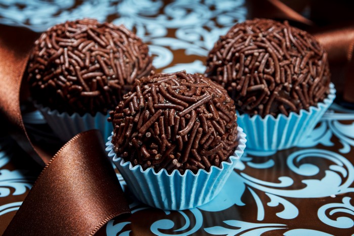 Chocolate brigadeiros with sprinkles and ribbon