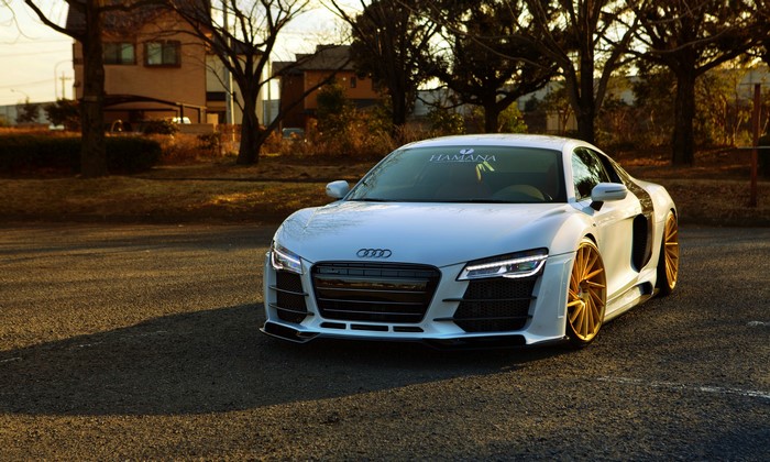 White Audi R8 with gold rims