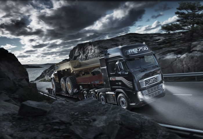 Volvo FH16 750 Truck Transporting Heavy Equipment