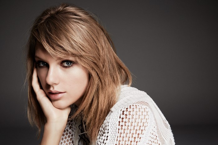 Taylor Swift with brown hair
