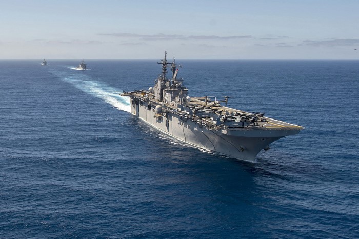 USS Essex (LHD-2) and other ships sailing on the ocean