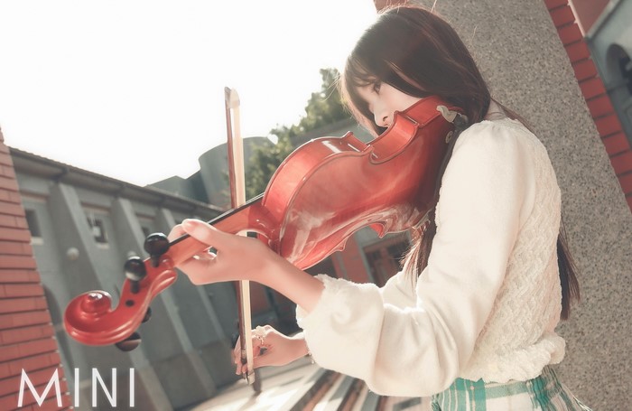Asian girl playing the violin