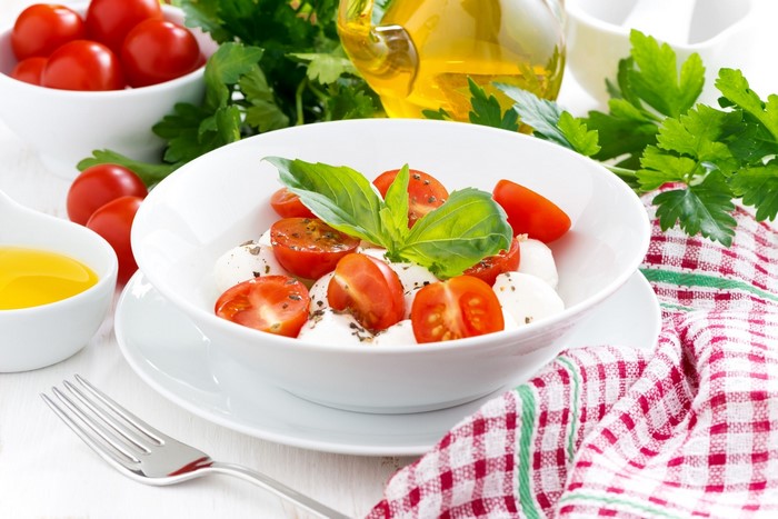 Caprese salad with cherry tomatoes and mozzarella