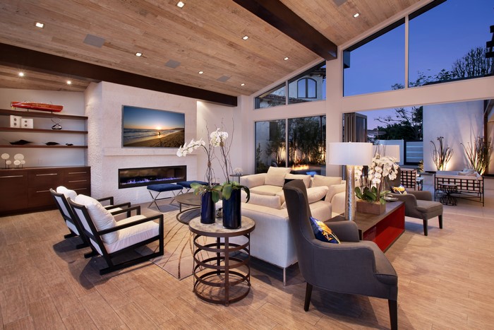 Living room with fireplace and sofa