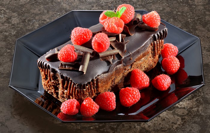 Chocolate cake with raspberries and mint