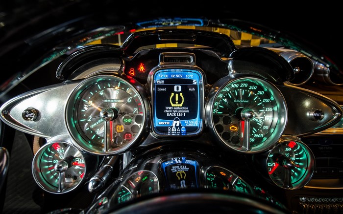 Pagani Huayra dashboard with TPMS malfunction