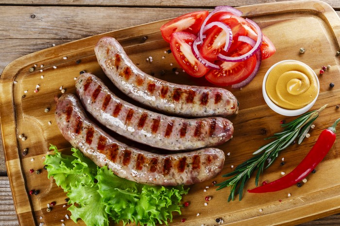 Grilled Sausages with Tomatoes and Mustard