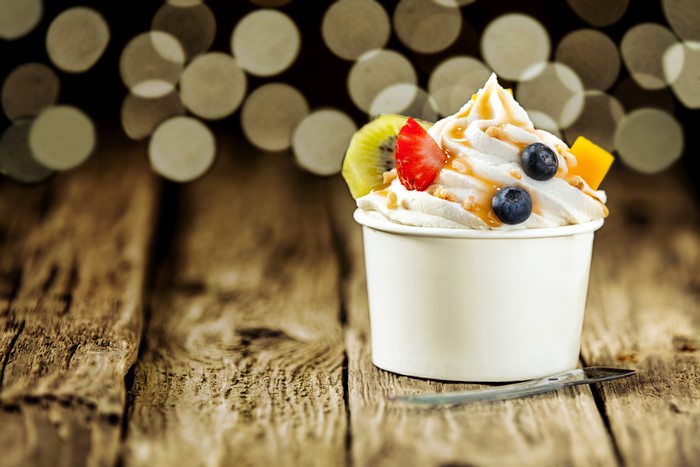 Frozen dessert with fruits and caramel